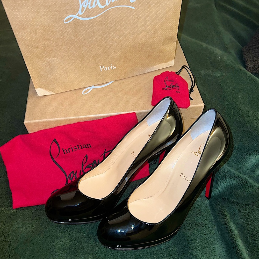 Never Worn! Louboutin Simple Pumps